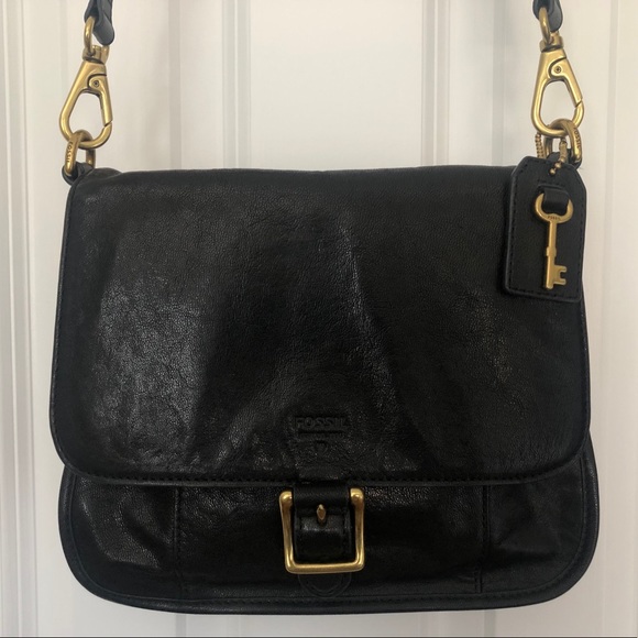 Fossil Handbags - Black Fossil Crossbody with adjustable strap!